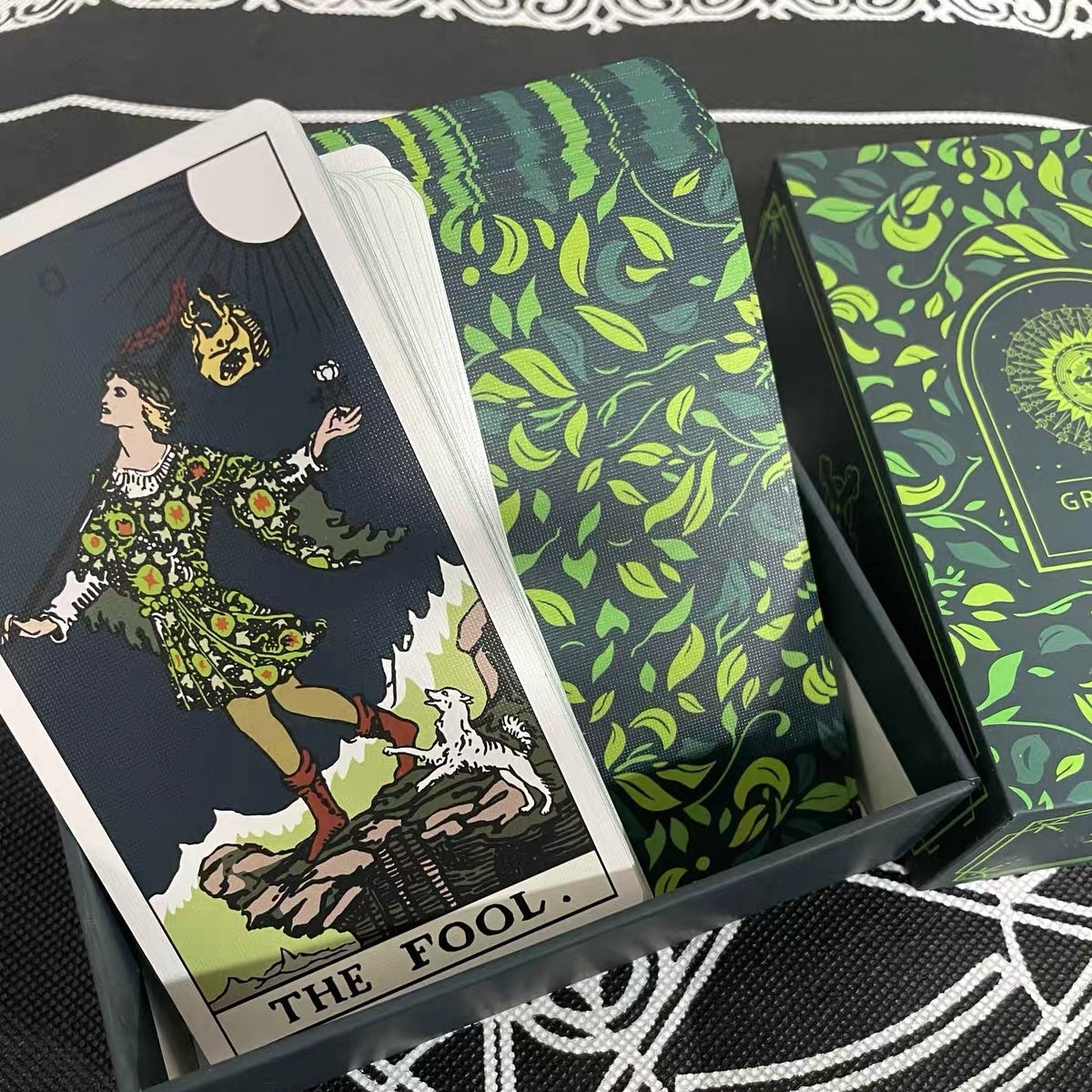 Verdant Leaf Forest Sanctuary Tarot Deck - Green Glitter Gilded 78 Cards
